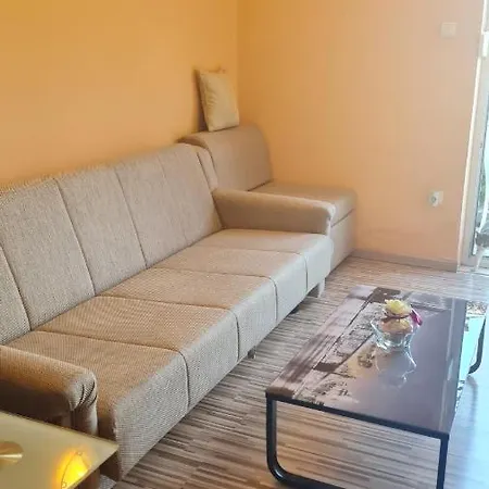 Sierra Apartment Split